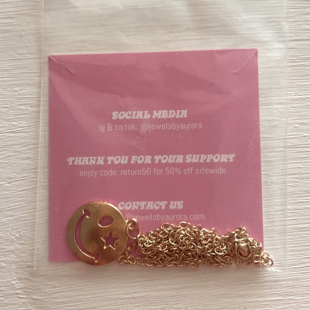never worn smiley face wink necklace